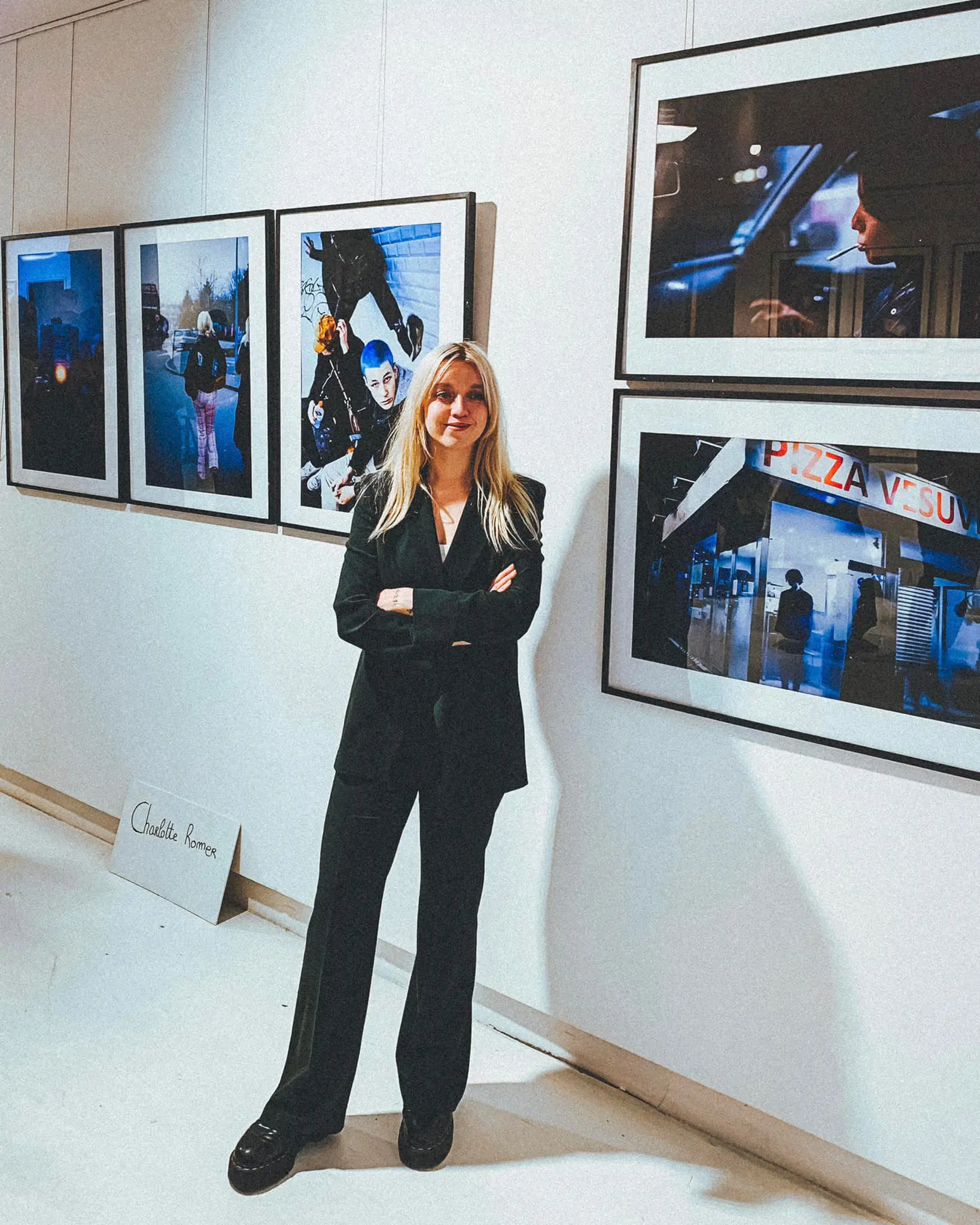 autoportrait, devant mon exposition