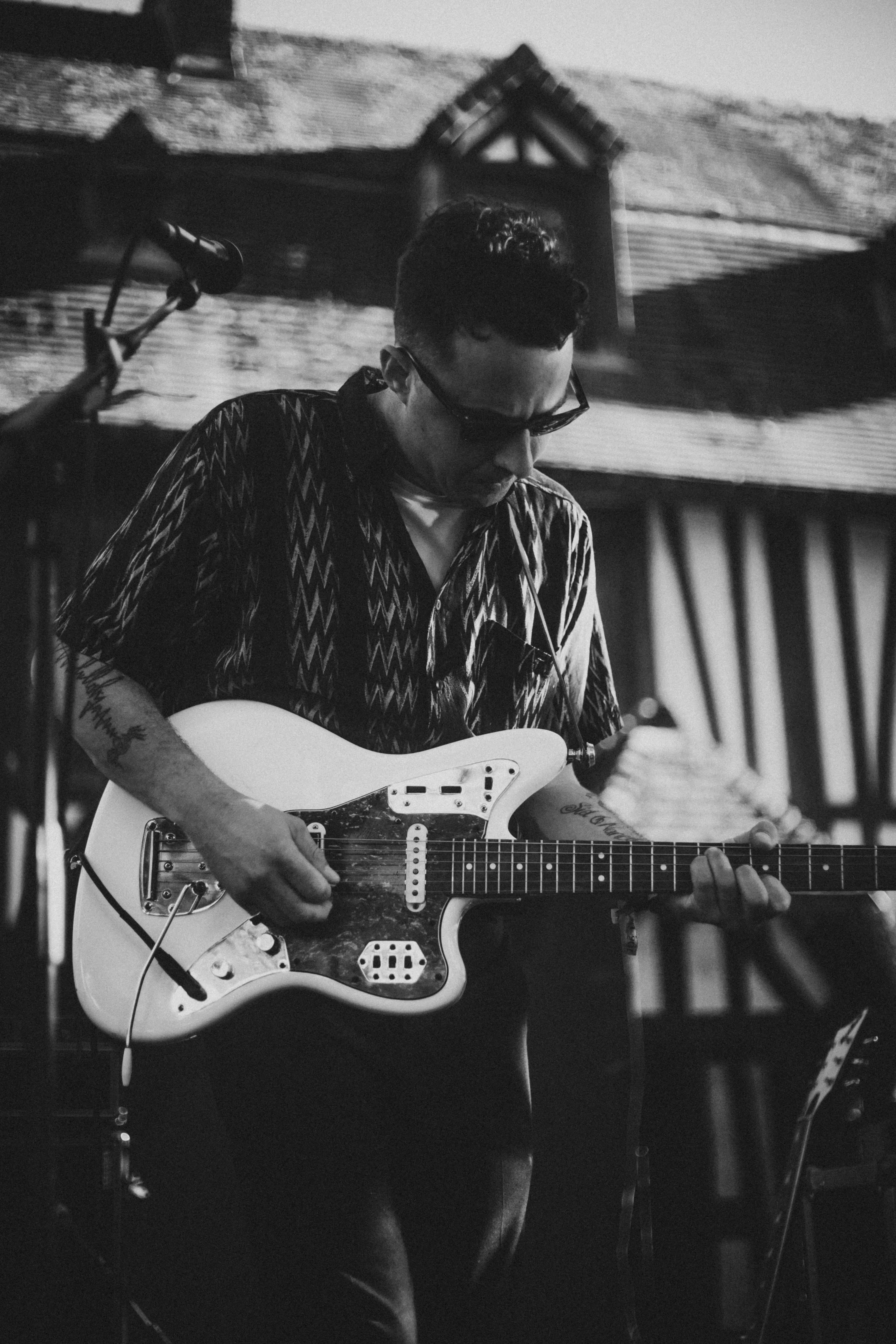 Guitariste noir et blanc